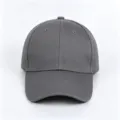 Casquette de baseball en coton uni gris, design classique pour le quotidien et le soleil. - Adulte (Réglable) / Gris foncé