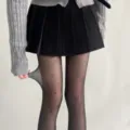 Detail van zwarte doorschijnende panty met fijne stippen, zeer elastisch en zacht. - Eén maat / Bottoms / Zwarte Polkadot