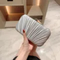 Ασημένια πτυχωτή τσάντα βραδινή clutch με μεταλλικό κούμπωμα για γυναικείο πάρτι φόρεμα - Ασημί