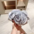 Elegante Blumen Abendtasche für Damen, romantische Stoff Rose Clutch für Hochzeit Party. - Silber