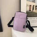 Lila Mini Umhängetasche für Handys, lässige Damen Schultertasche Kuriertasche mit Gurt. - Lila