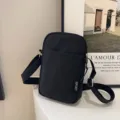 Schwarze kleine Nylon Umhängetasche für Damen, lässige Handy Schultertasche Variante. - Schwarz