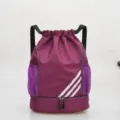 Paarse sport-rugzak met trekkoorden, apart bodemvak, mesh zijvakken en comfortabele schouderbanden. - Fuchsia / Eén maat