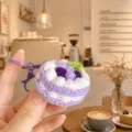 Portachiavi torta all'uncinetto fatto a mano simpatica borsa lana viola zaino - Torta all Uncinetto (Viola)