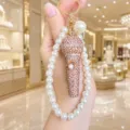 Glitzernder Strass Mikrofon Schlüsselanhänger mit Perlenkette Luxus Taschenanhänger - Mikrofon Perlenstrang / Champagner