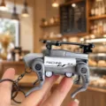 Portachiavi con cane robot meccanico, ciondolo creativo in metallo per borse e decorazione auto. - Cane Meccanico Volante / Bianco