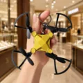 Dettagli del portachiavi mini drone creativo con protezioni eliche pieghevoli, ciondolo zaino. - Mini Drone Pieghevole / Giallo