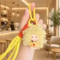 Süßer flauschiger Puppen Schlüsselanhänger Tasche Anhänger mit blonden Locken gelbem Kleid. - Gelbes Haar Afro Mädchen