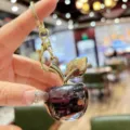 Portachiavi a forma di mela placcato oro con ciondolo in resina trasparente chic. - Grigio Canna di Fucile