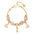 Elegante bracciale con ciondoli dorati, perline di cristallo scintillanti, cuori e cigni. - Fiore Bianco Nappa