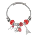 Vista dettagliata del bracciale con charm fai-da-te con perle di cristallo rosso e ciondoli torre Eiffel. - Rosso