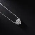 Collana argento minimalista con ciondolo a foglia brillante per donne eleganti e moderne. - Argento Bianco
