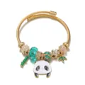 Dettaglio bracciale con ciondoli oro in acciaio con panda carino e bambù verde. - Testa di Panda