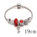 Verzilverde slangenketting bedelarmband met rode kralen en sleutel hanger 19cm - 19cm / Rood
