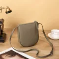 Sac bandoulière vertical minimaliste en cuir pour femme, petit sac de téléphone portable. - 16x19x5cm / Olive