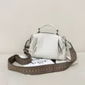 Echtes Leder Handtasche für Damen, lässige elegante Umhängetasche mit breitem Gurt Detail. - 25x16x12cm / Weiß