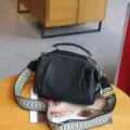 Schwarze Lederhandtasche mit breitem gewebten Riemen Freizeit Umhängetasche Damen - 25x16x12cm / Schwarz