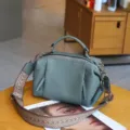 Genuine leather handbag for women, casual crossbody shoulder bag with wide strap and zip. - 25x16x12cm / Lake Green