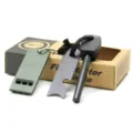 Outdoor survival vuurstarter set met fluitje en multitool schraper voor kamperen en noodsituaties. - Zwarte Stijl