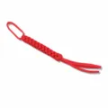 Vue détaillée de la lanière couteau en paracorde, corde de survie tressée solide pour décor. - Rouge