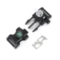 Primer plano de hebilla de supervivencia para exteriores con luz LED, brújula y hoja multiusos. - Negro