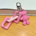 Porte-clés ours en acrylique rose DIY pendentif de sac pour sacs à main et étui d'écouteurs. - Rose rouge