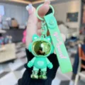 Schattige groene cartoon astronaut sleutelhanger, PVC trendy tassenhanger voor studenten. - Groen
