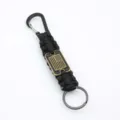 Llavero de paracord negro con mosquetón metálico y placa con la bandera de EE. UU. - Negro