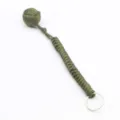 Vue detaillee du porte-cles poing de singe en paracorde vert armee, laniere de survie. - Vert Militaire