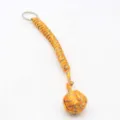 Détail de porte-clés poing de singe en paracorde orange tressée avec anneau métallique robuste. - Camouflage Orange