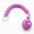 Détail lanière poing de singe paracorde, porte-clés tressé rose et violet pour survie. - Camouflage Violet Blanc