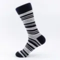 Herren Baumwolle lang gestreifte Socken, marineblau grau weiß klassische Freizeitschuhe. - Herren Übergröße / Horizontale Streifen
