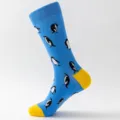 Herren lange Baumwollsocken mit Pinguin-Mustern, blaue Socken mit gelben Absätzen. - Herren Übergröße / Pinguin