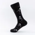 Herren schwarze Wadenstrümpfe mit lustigem Skelett und Fledermaus Print, Baumwolle. - Herren Übergröße / Totenkopf