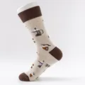 Herren stilvolle Kaffeemuster mittellange Freizeitsocken in Khaki für den Alltag. - Herren Übergröße (Größe 41-47) / Wasserkocher