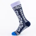 Heren donkerblauwe lange sokken met bloemenpatroon, paarse boord en blauwe teen voor dagelijks. - Eén Maat (EU 41-47) / Marineblauw Bloemen