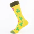 Heren lange sokken, geel met groene klavers en roze bloemen, comfortabele katoenen stof. - Eén Maat (EU 41-47) / Geel Klaver