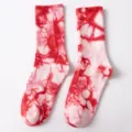 Κókκινα και λευκά βαμβακερές κάλτσες tie-dye μεσαίου ύψους, μοντέρνου στυλ hip-hop streetwear. - Ένα μέγεθος (36-43) / Κόκκινο