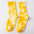 Kitrines kaltses tie dye gia antres kai gynaikes, me monterno styl streetwear hip hop. - Ένα μέγεθος (36-43) / Κίτρινο