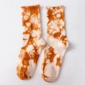 Calze a tubo marroni tie-dye, eleganti calzini in cotone streetwear con motivo unico. - Taglia unica (36-43) / Arancione