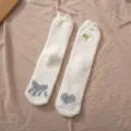 Flauschige Korallenfleece Haussocken für Damen, dicke warme Wintersocken mit niedlichen Pfoten. - Einheitsgröße / Farbe 5