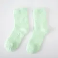 Muntgroene pluche wintersokken, dikke comfortabele slaapsokken voor dames dagelijks gebruik. - Eén maat / Kleur #14