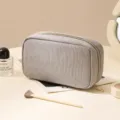 Eenvoudige corduroy cosmetische tas in grijs, draagbare grote reis make-up pouch. - Grijs
