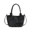 Borsa secchiello chic in jeans patchwork nero e grigio con manici e tracolla. - senza ciondolo / Nero