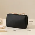 Draagbare zwarte mini cosmetische tas met bruine handgreep, compacte reismake-up etui. - S / Buiten Zwart Binnen Rood