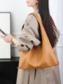 Modische slouchy Schultertasche, große Kapazität weiche Leder Tote Tasche für Damen Alltag. - 42*11*42CM / Keksfarbe