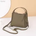 Clásico bolso tipo cubo de cuero verde oliva con asa superior y correa ajustable para mujer. - Verde oliva
