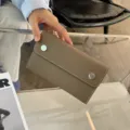 Elegante Leder Handtasche für Damen, minimalistische Brieftasche mit Druckknopfverschluss. - 19*11.5*4.5CM / Khaki