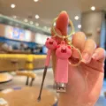 Schattige roze varken sleutelhanger met nagelknipper en handige oorlepel als tas hanger. - Rood Varken / S