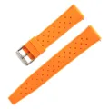 Detalle de correa de reloj de silicona naranja, diseño perforado transpirable con hebilla. - Naranja